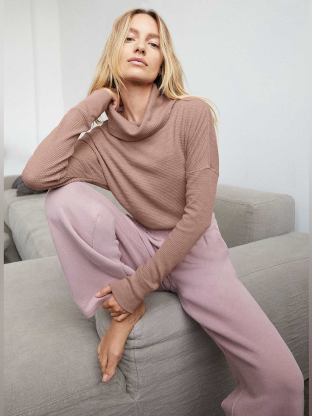 Aritzia TNA Thermal Cowlneck